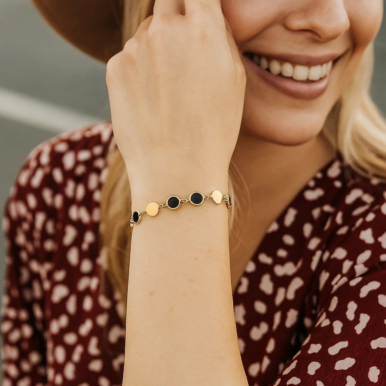 Black Onyx Gem Alternating Bracelet in 14K Yellow Gold (5.00 mm)