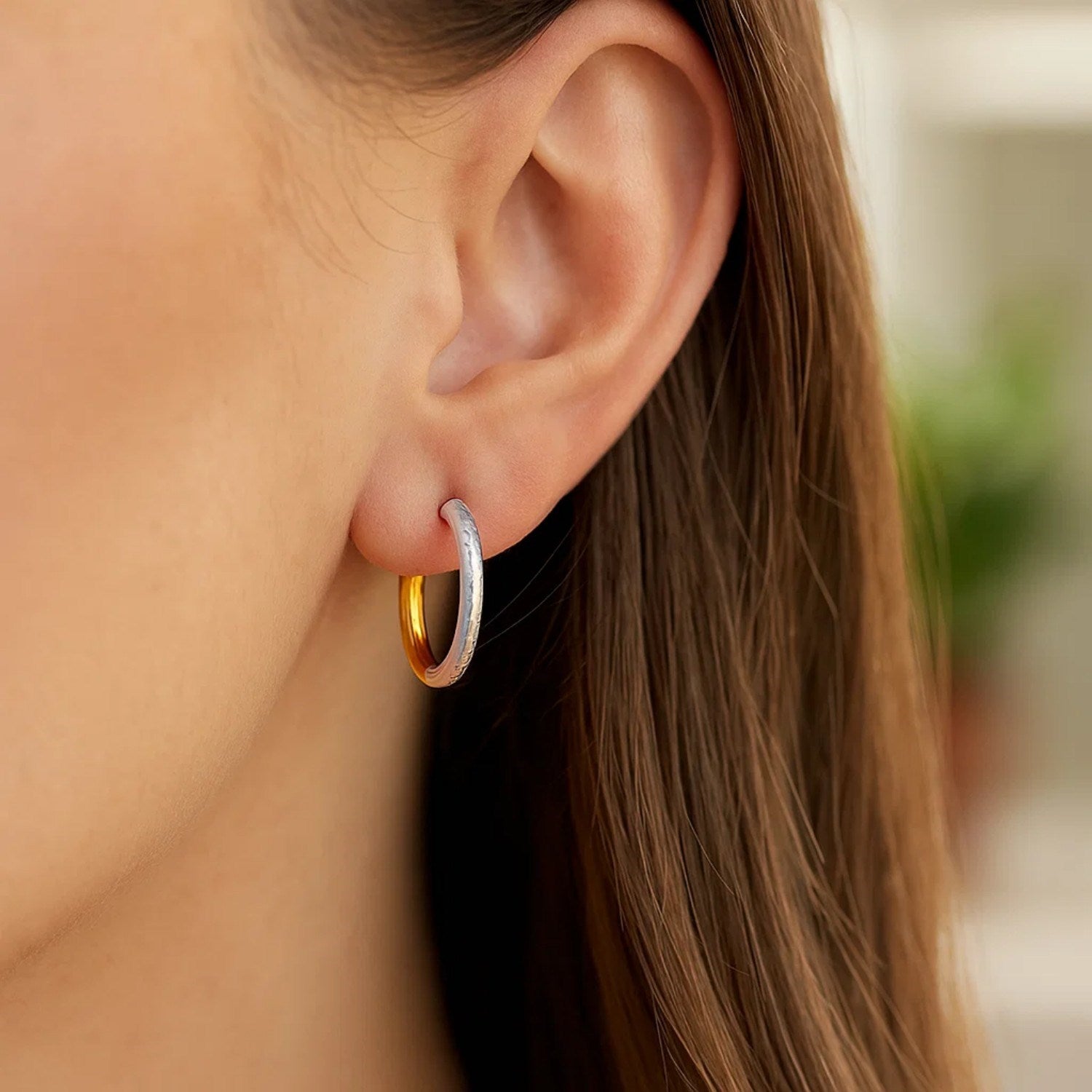 Hammered Hinge Tube Hoop Earrings in 14k Two-Tone Gold(2.5x15mm)