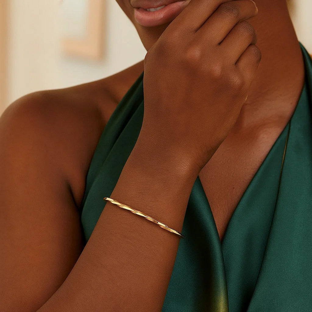 14k Yellow Gold Thin Twisted Shiny Bangle (2.50 mm)